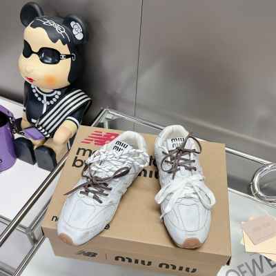 미우미우 x 뉴발란스 스니커즈
