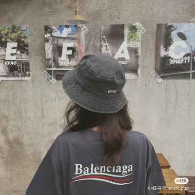 발렌시아가 반팔티 셔츠