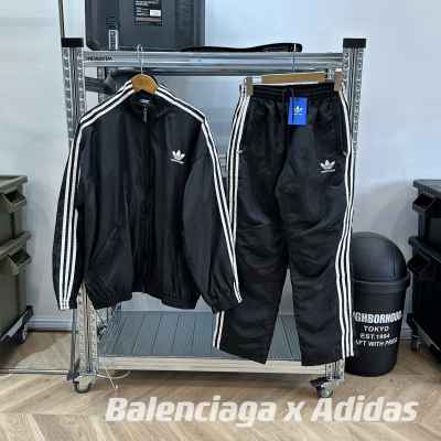 발렌시아가 x 아디다스 트랙슈트