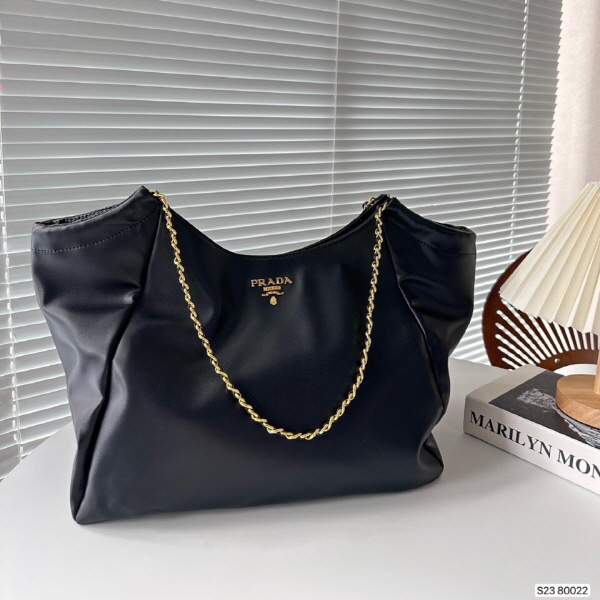 프* 램스킨 체인 숄더백