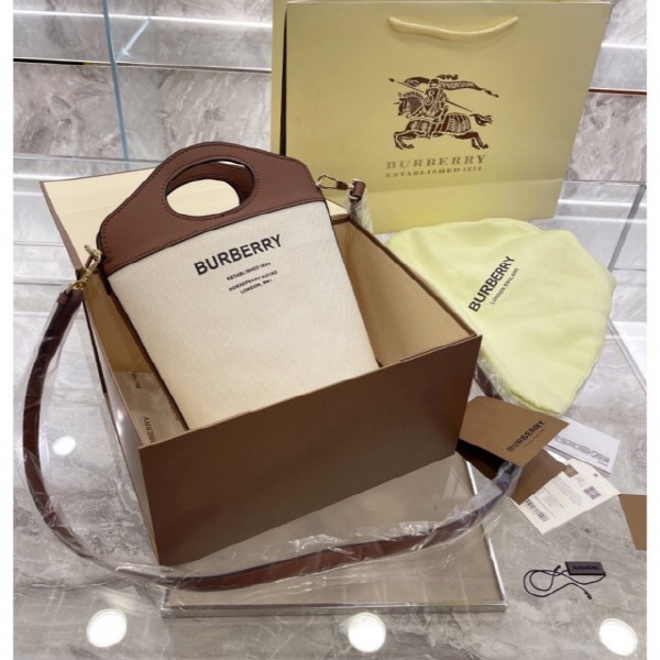 버* 스몰 투톤 캔버스 레더 포켓 버킷백