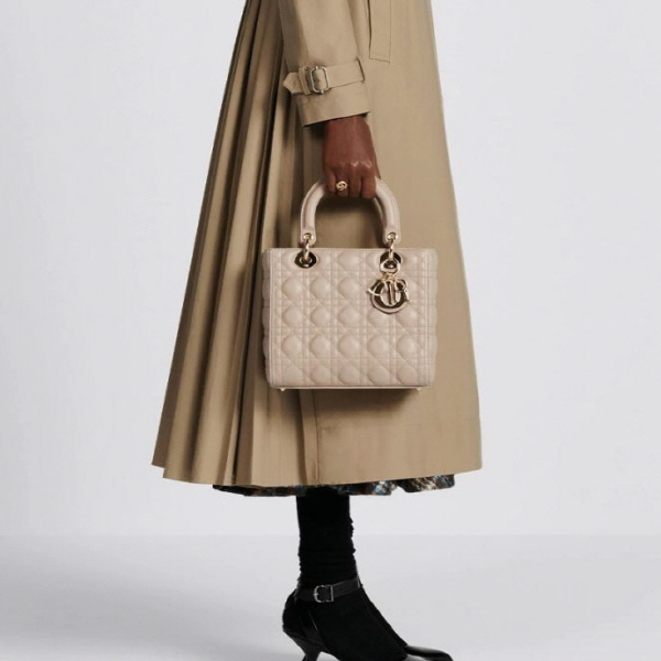 디* 수입프리미엄급 LADY DI*R 미디움 백