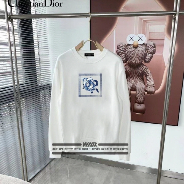 디* BOX 물감 로고 패턴 밍크양기모 티셔츠