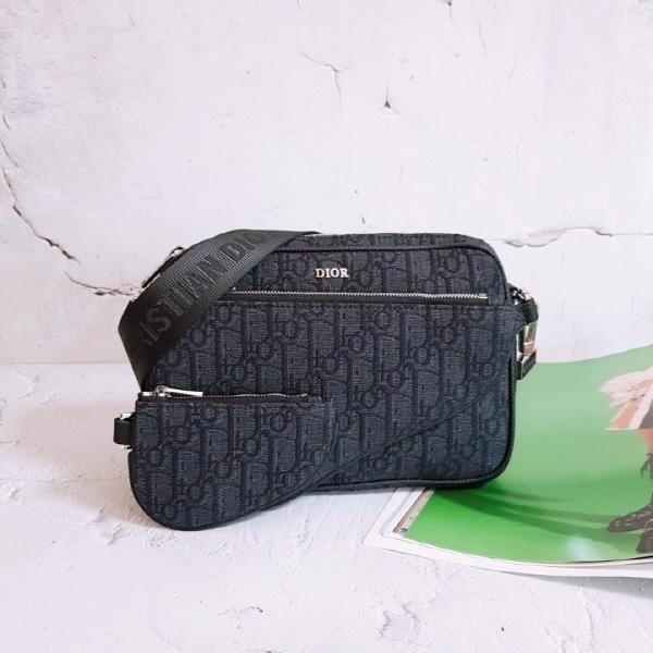 디* 오블리크 새들 트리플 메신저백